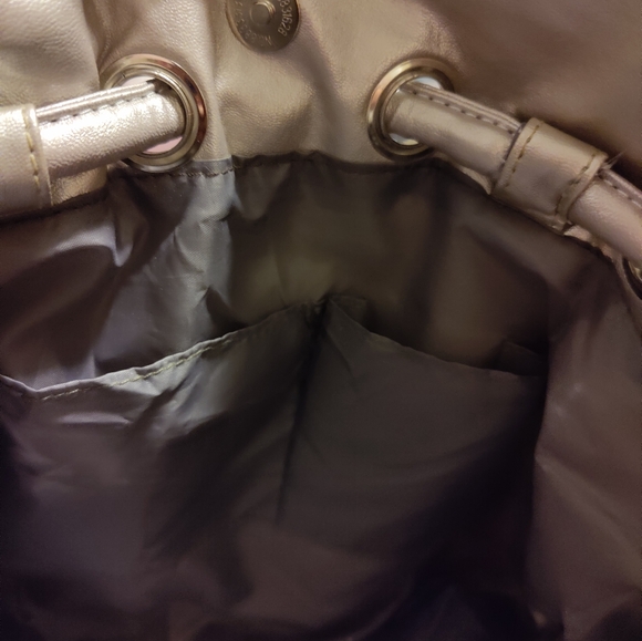 A Daisy Fuentes purse - Picture 2 of 4